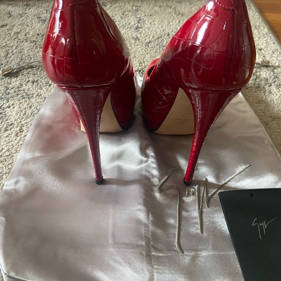 Red patent leather Giuseppe Zanotti platform pumps made in Italy size 35 - Picture 3 of 4